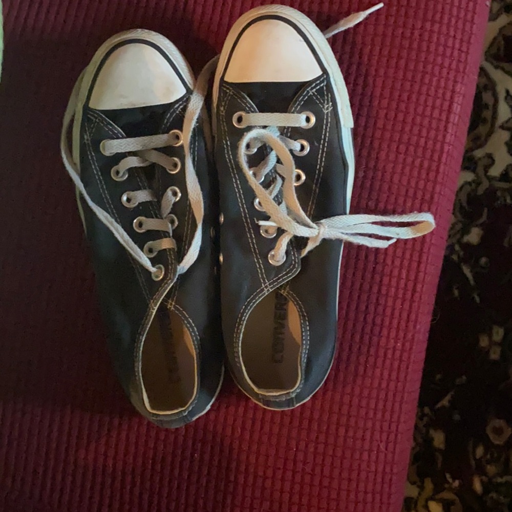 Size 8 Women’s Black Converse